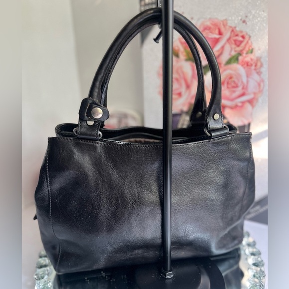 Marta Ponti made Portugal Elegant Black Leather Shoulder Bag - Picture 7 of 14